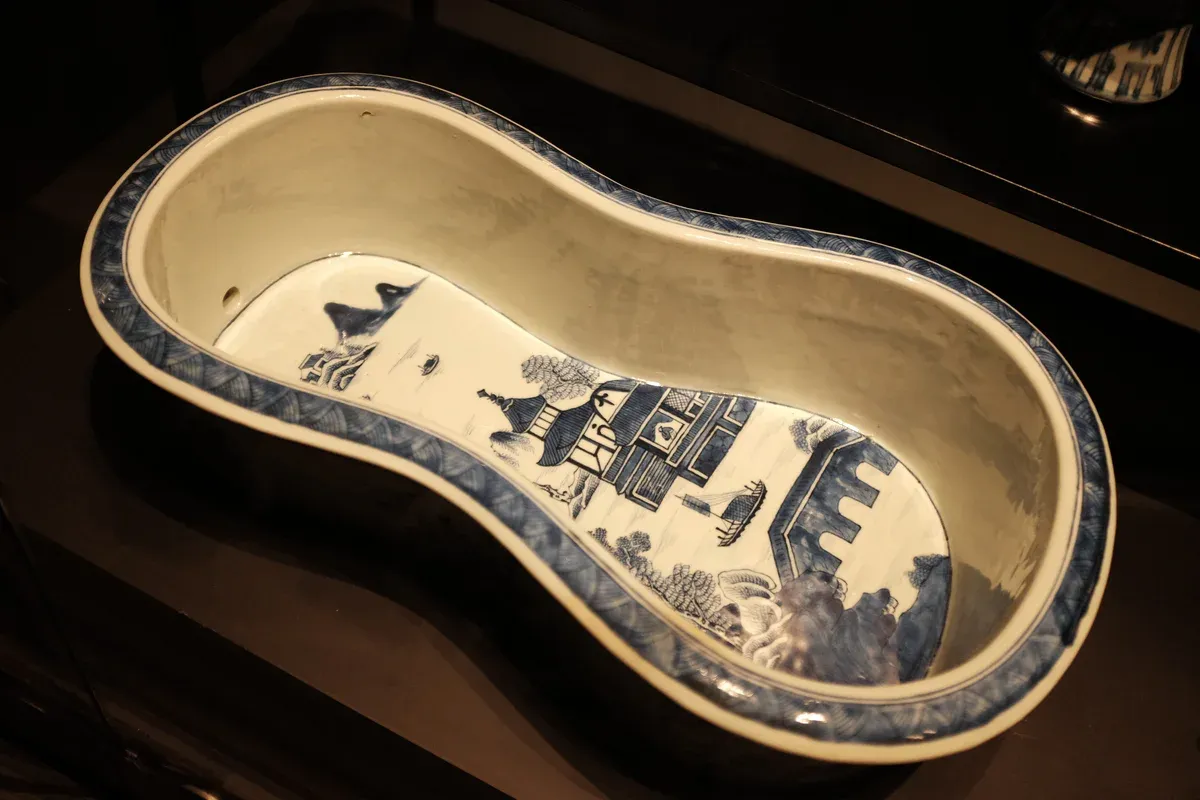 A blue-and-white porcelain basin in the Museu do Oriente, one of the museums in Lisbon